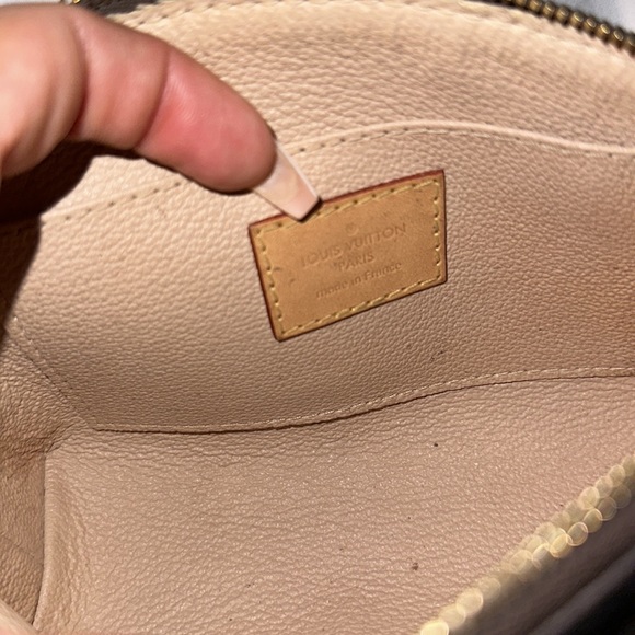 Louis Vuitton Cosmetic Pouch Monogram - Picture 6 of 7